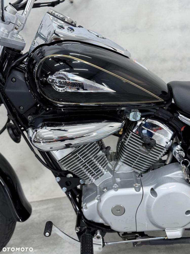 Suzuki Intruder - 16