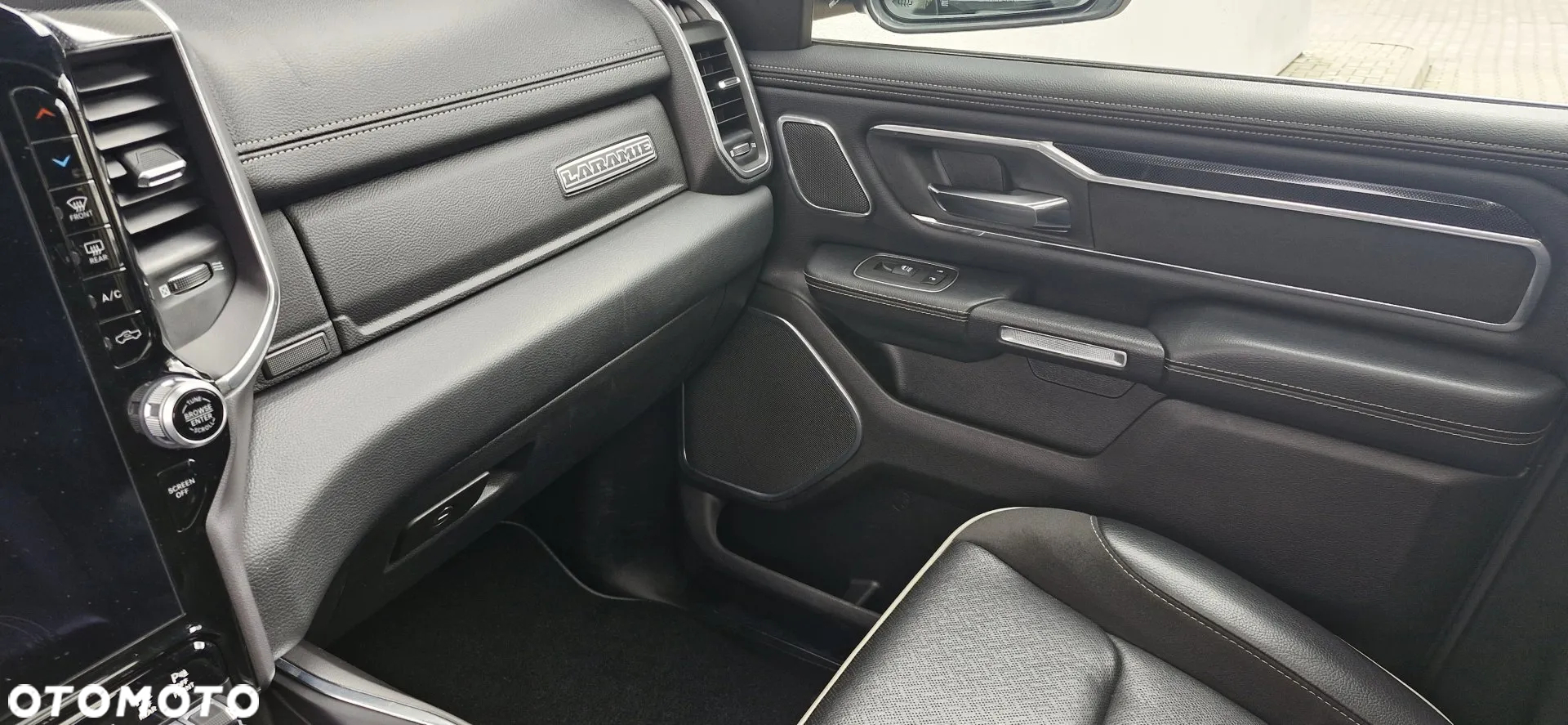 RAM 1500 Crew Cab Laramie - 17