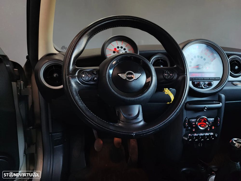 MINI 3 Portas One D - 38