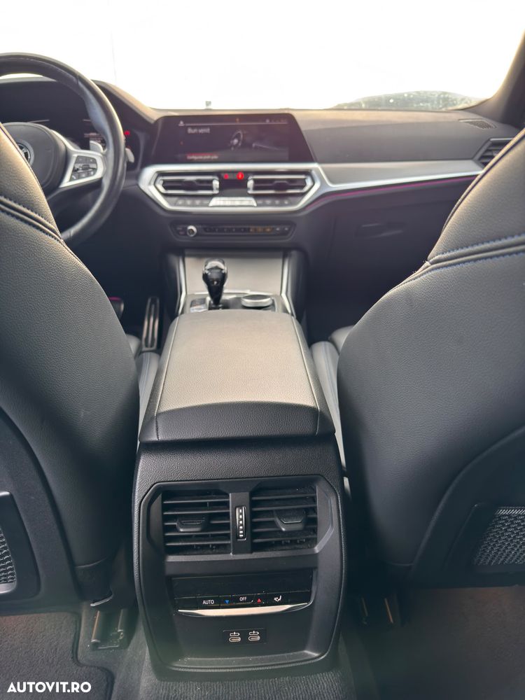 BMW Seria 3 330i xDrive AT - 13