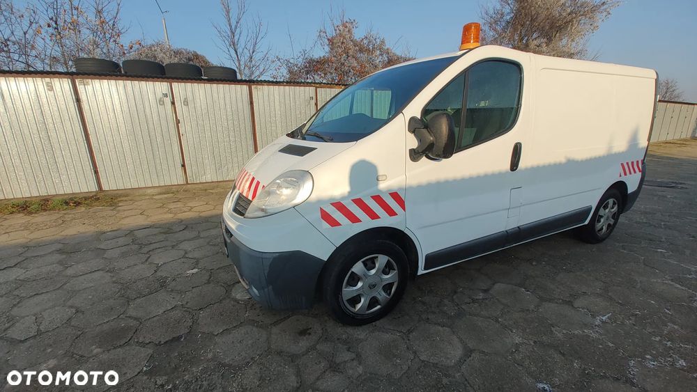Renault TRAFIC - 2