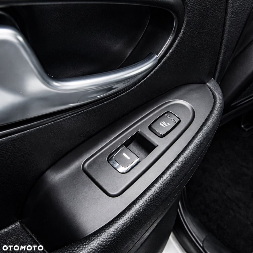 Kia Carens 1.7 CRDi 136 Dream Team Edition - 27