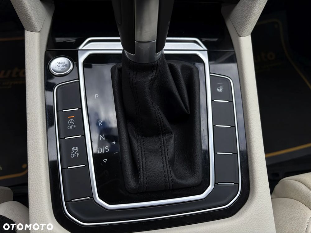 Volkswagen Passat Variant 1.8 TSI (BlueMotion Technology) DSG Highline - 32