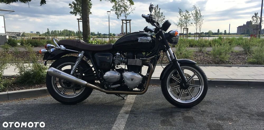 Triumph Bonneville - 3