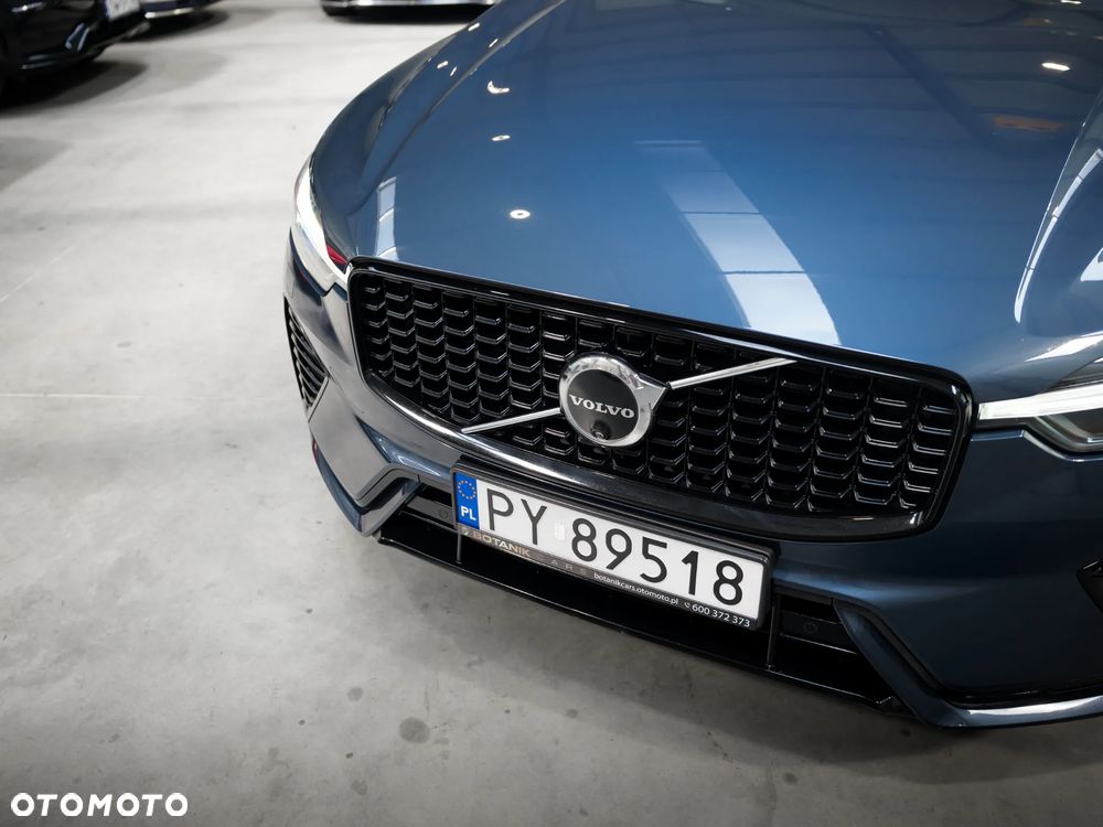 Volvo XC 60 B4 D AWD Plus Dark - 4