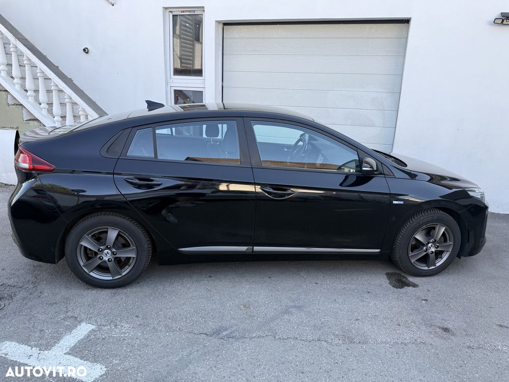 Hyundai IONIQ - 7