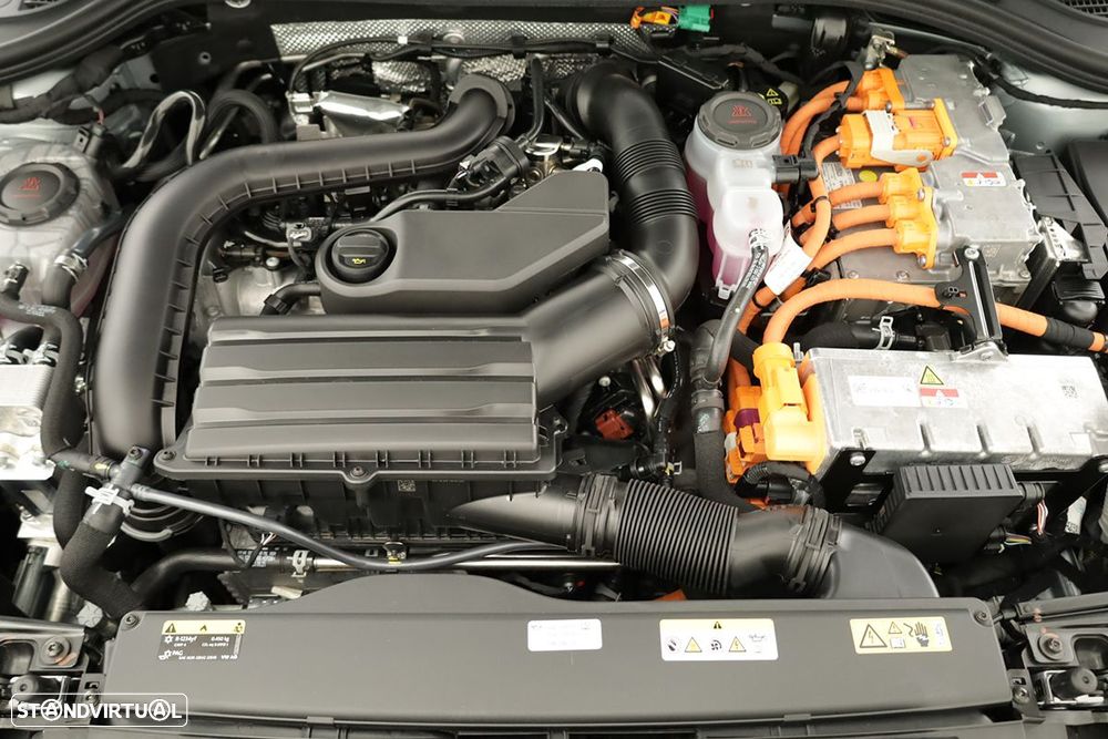 VW Passat Variant 1.5 TSI eHybrid DSG - 21