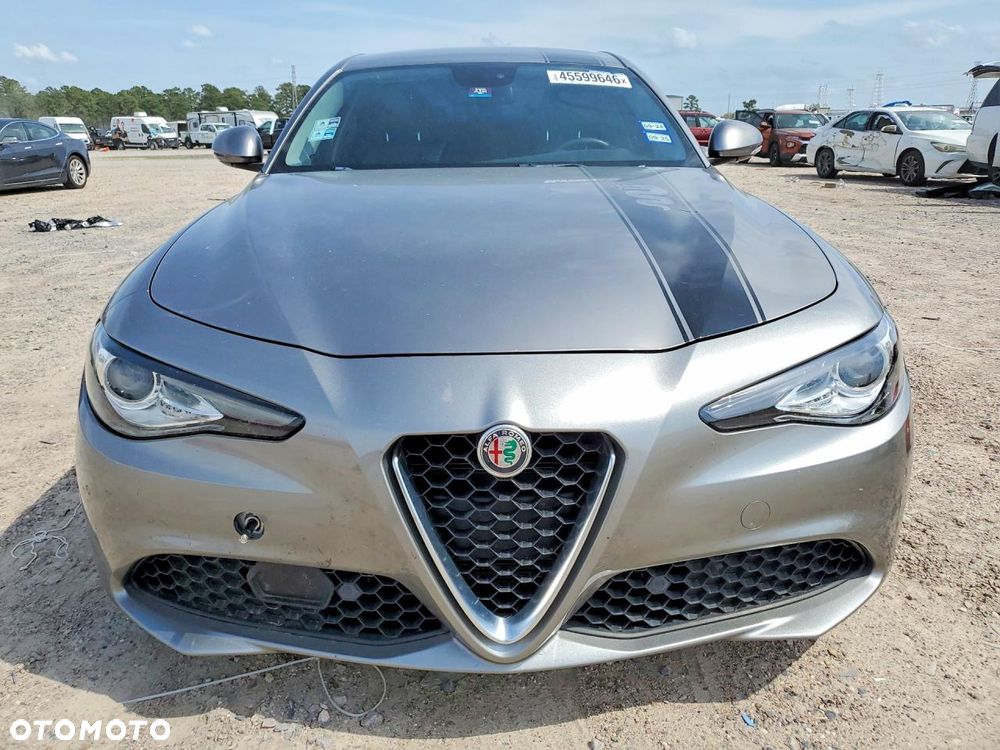 Alfa Romeo Giulia 2.0 Turbo 16V AT8-Q4 Veloce Ti - 5
