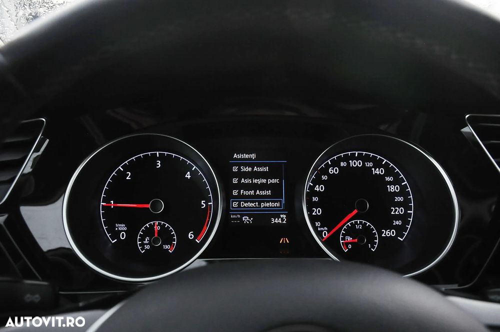 Volkswagen Touran 2.0 TDI DSG Highline - 12