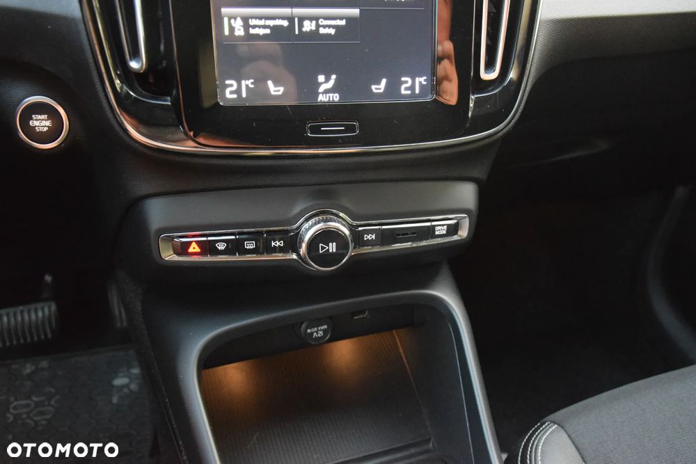 Volvo XC 40 T4 Geartronic Momentum - 24