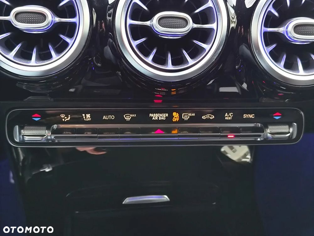 Mercedes-Benz CLA 200 Progressive 7G-DCT - 25