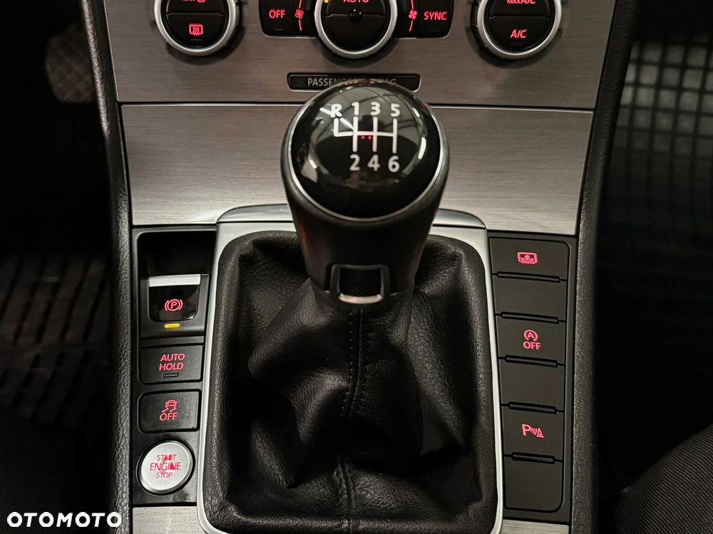 Volkswagen Passat 1.4 TSI BMT Comfortline - 11