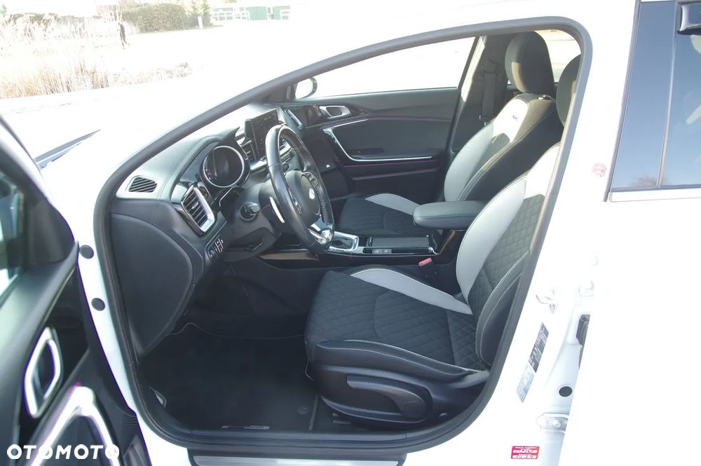 Kia ProCeed 1.6 CRDi GT Line DCT - 21