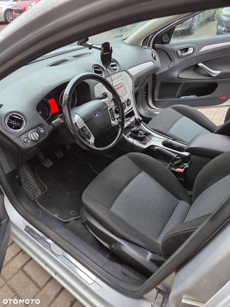 Ford Mondeo 2.0 TDCi Ambiente - 15