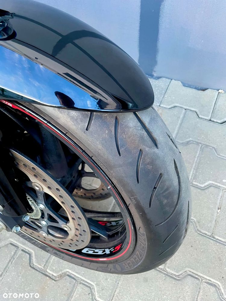 Suzuki GSX - 8