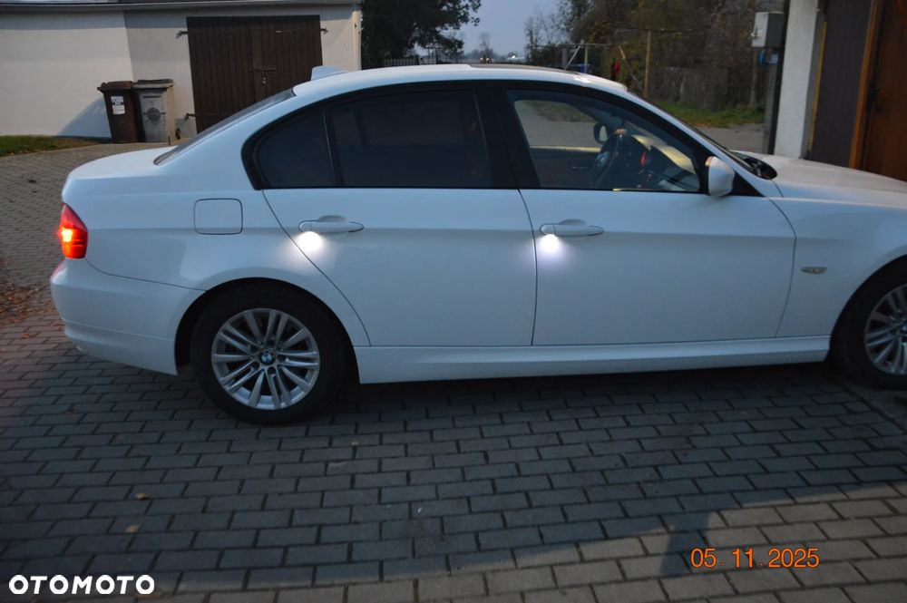 BMW Seria 3 320i - 4