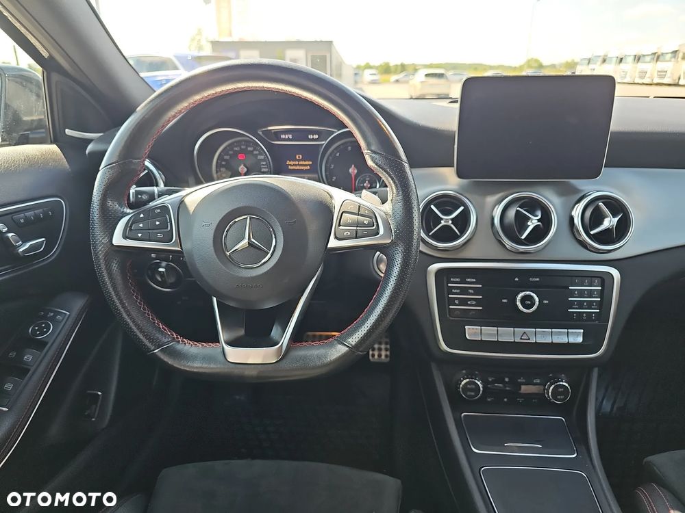 Mercedes-Benz GLA 200 7G-DCT AMG Line - 12