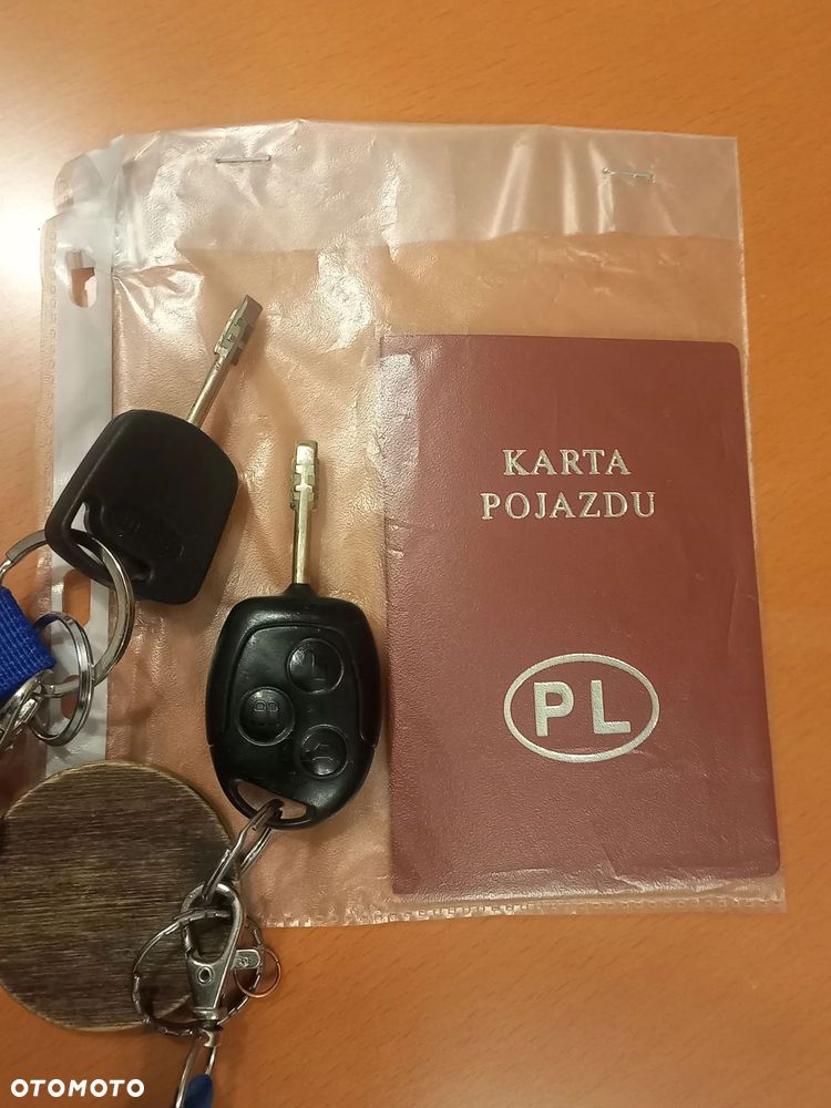 Ford Fiesta 1.4 Ghia - 38