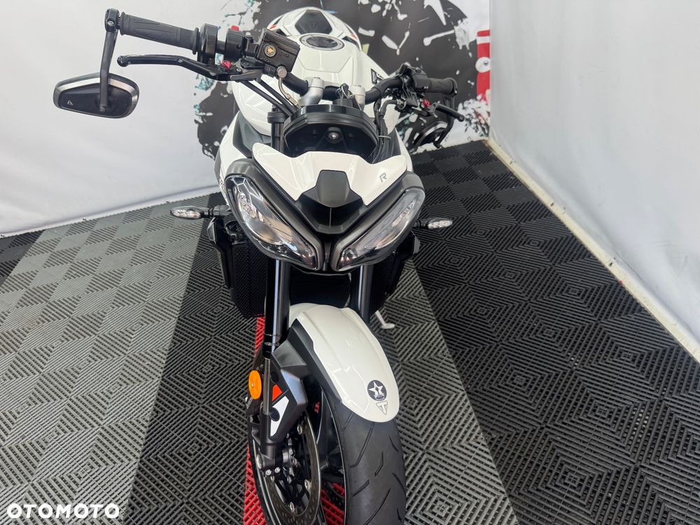 Triumph Street Triple - 40