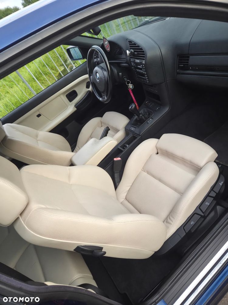 BMW Seria 3 323i - 11