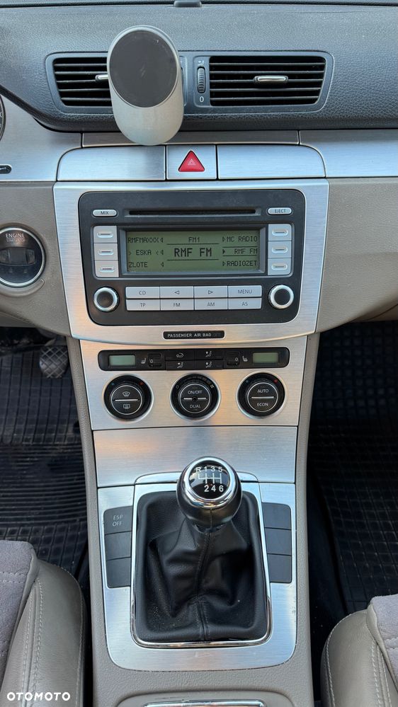 Volkswagen Passat 2.0 TDI DPF Highline - 22