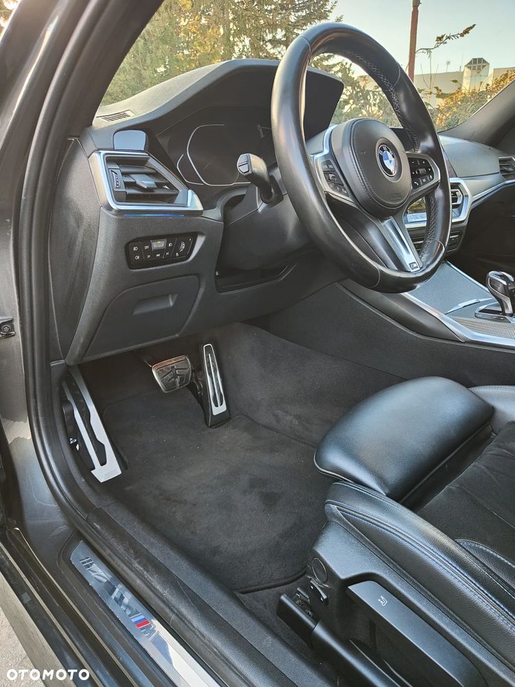 BMW Seria 3 330e M Sport - 27