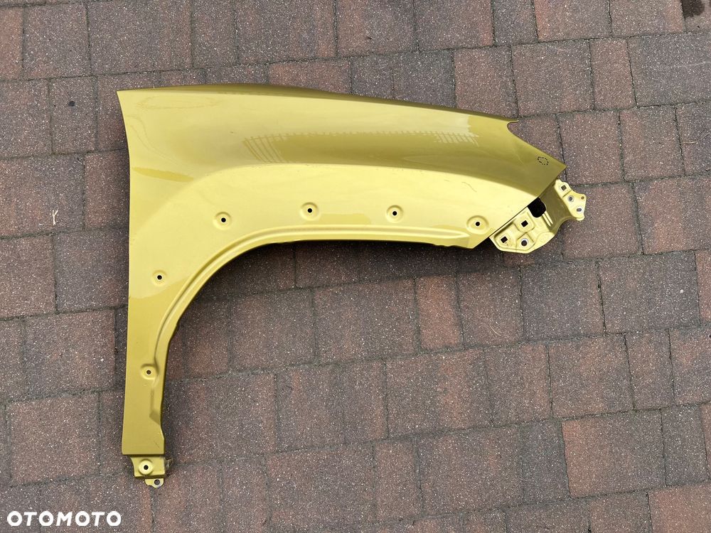 BŁOTNIK PRAWY TOYOTA YARIS CROSS 2022-2025