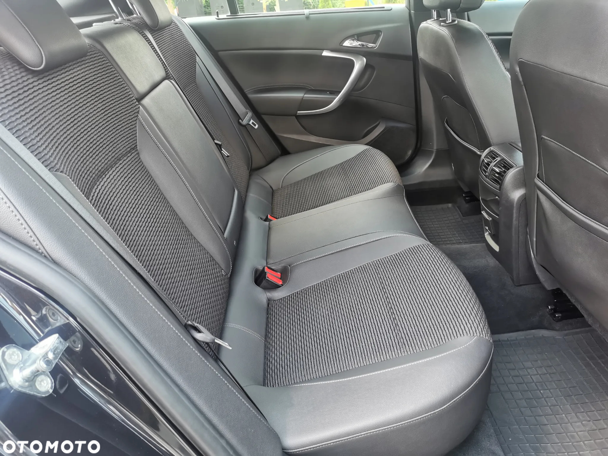 Opel Insignia 1.6 T Cosmo EU6 - 17