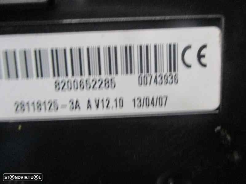 CAIXA RELÉS / FUSÍVEIS RENAULT CLIO III 2007 -8200652285 - 1