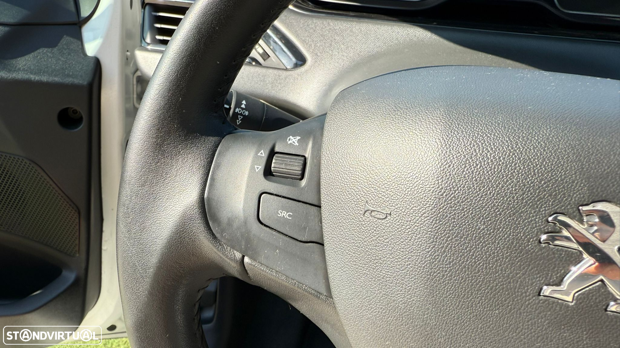 Peugeot 208 1.2 PureTech Signature - 23