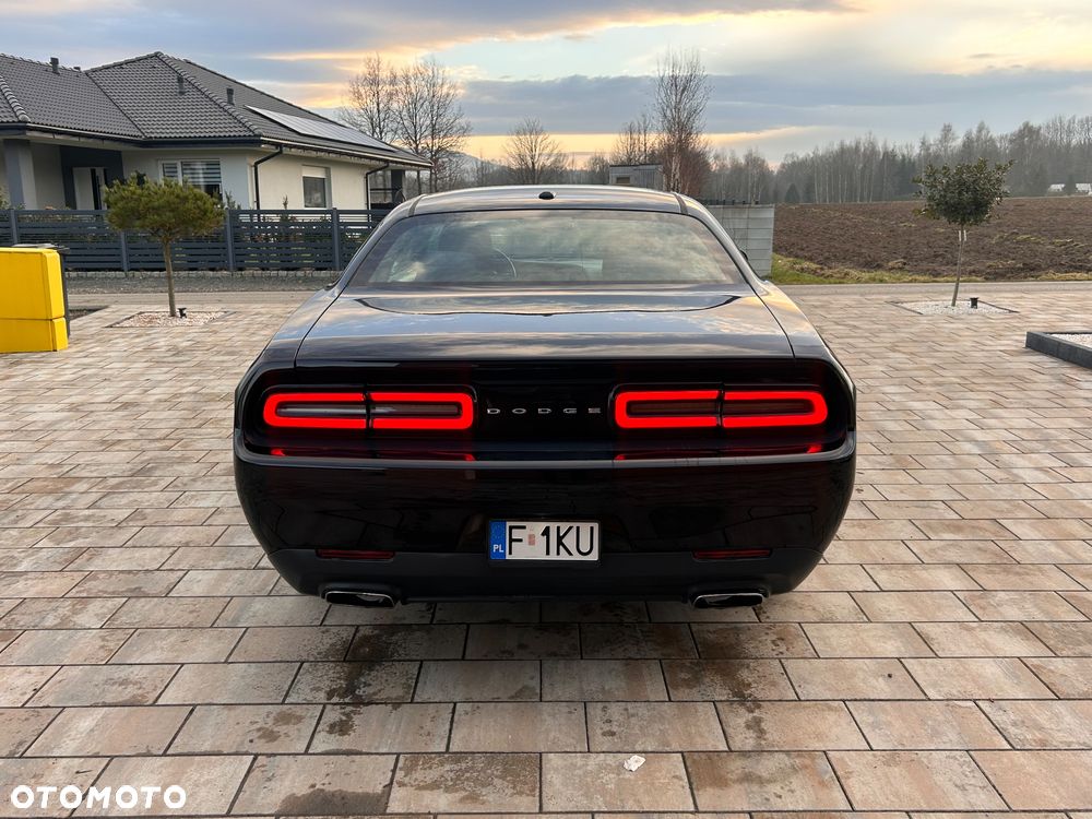 Dodge Challenger - 13