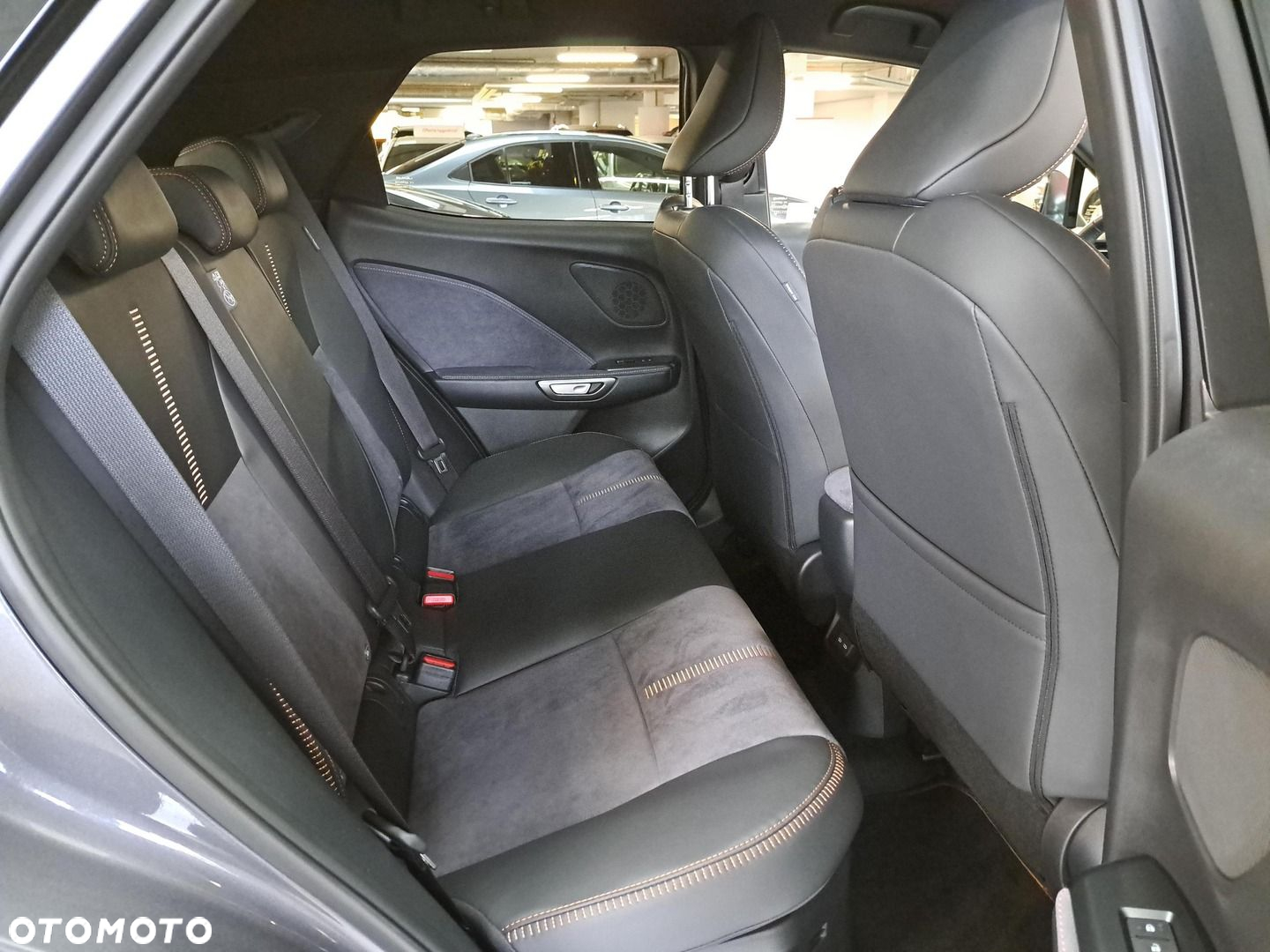 Lexus LBX 1.5 Hybrid Cool - 14