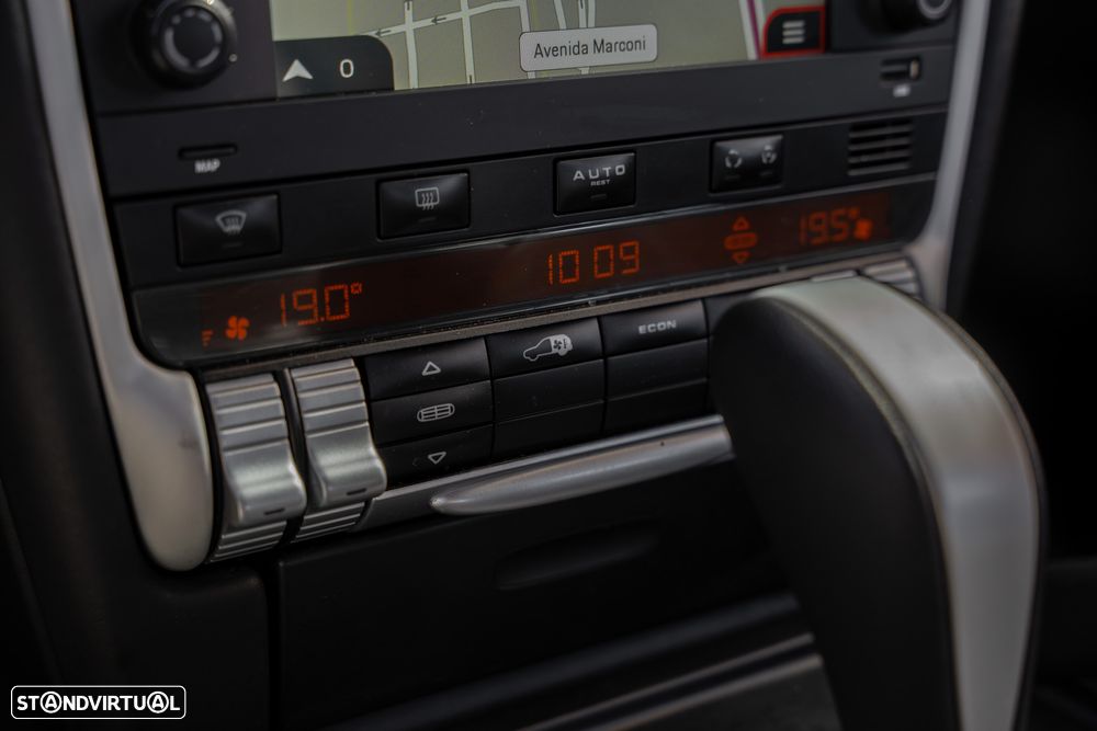 Porsche Cayenne Turbo - 24