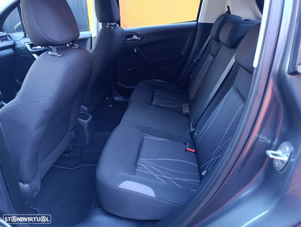 Peugeot 208 1.2 VTi SE Style - 10