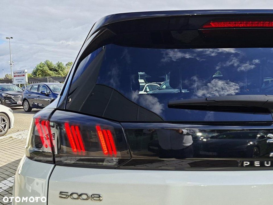 Peugeot 5008 - 8
