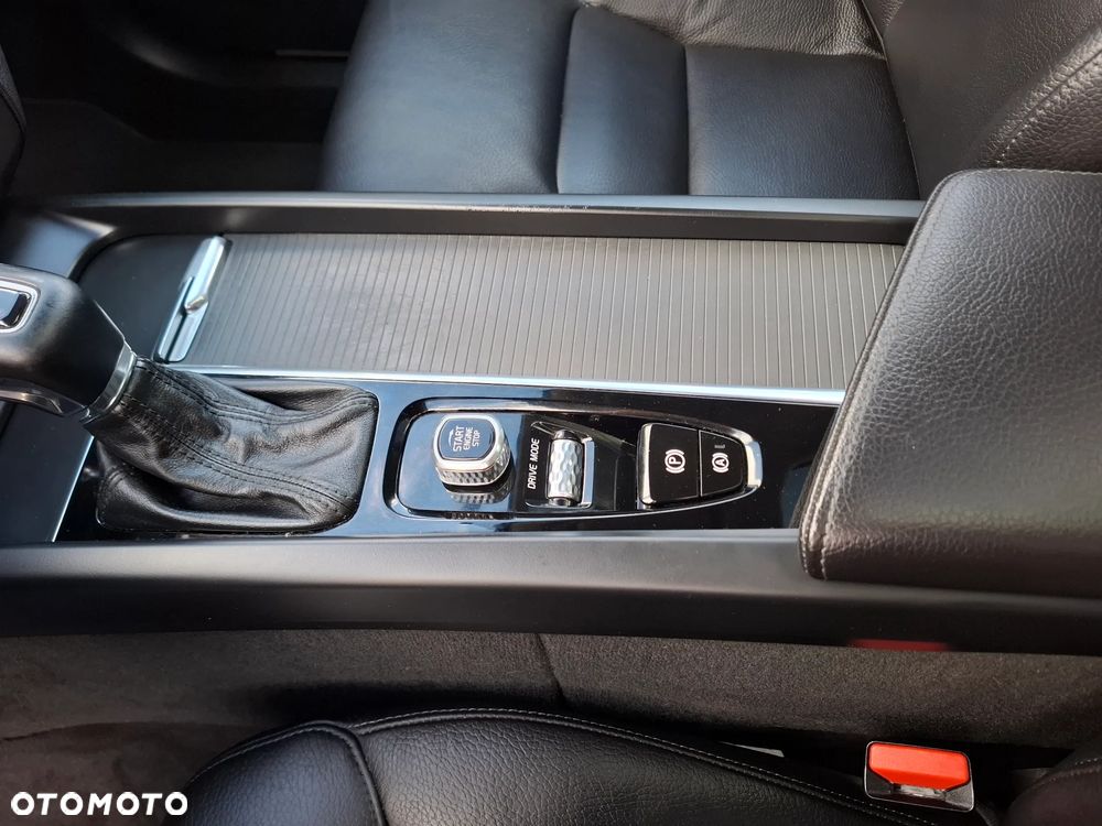 Volvo XC 60 D4 Momentum - 31