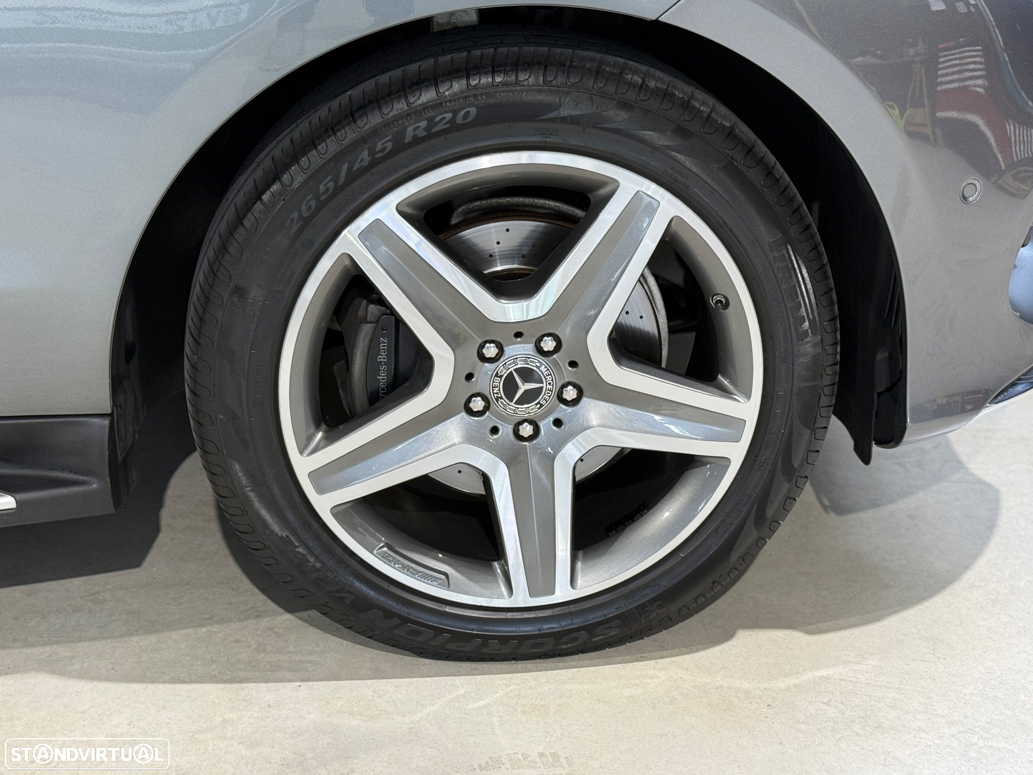 Mercedes-Benz GLE 350 d 4Matic 9G-TRONIC AMG Line - 13