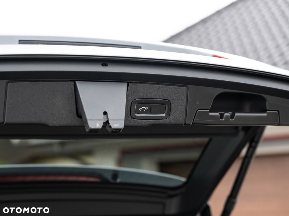 Volvo XC 60 D4 AWD Geartronic RDesign - 26