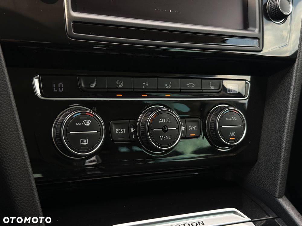 Volkswagen Passat 2.0 TDI SCR 4Motion DDG Highline - 23