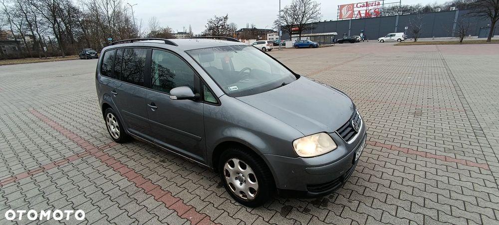 Volkswagen Touran - 12