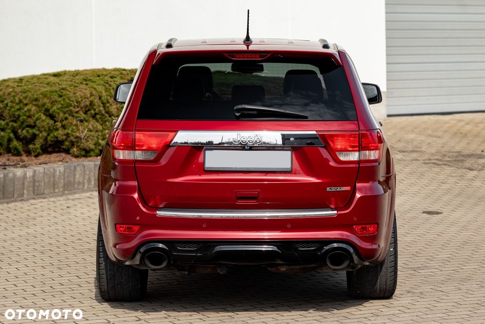 Jeep Grand Cherokee SRT8 - 8