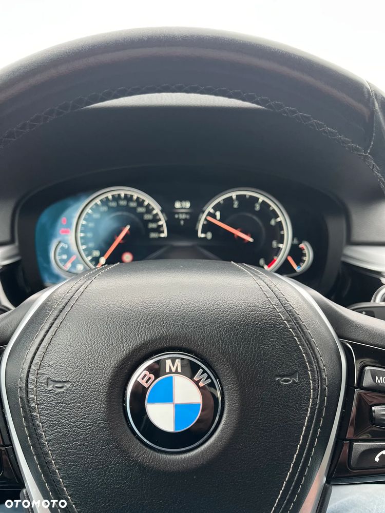 BMW Seria 5 530d xDrive - 14