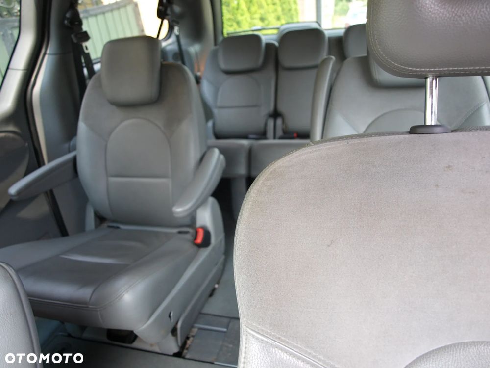 Chrysler Grand Voyager - 25