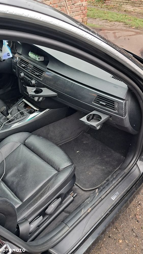 BMW Seria 3 320d DPF Efficient Dynamics Edition - 17