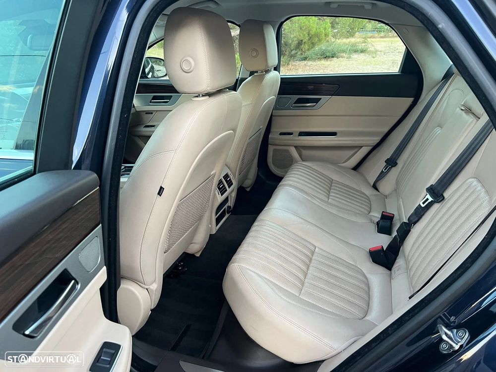 Jaguar XF 2.0 D Prestige Aut. - 12