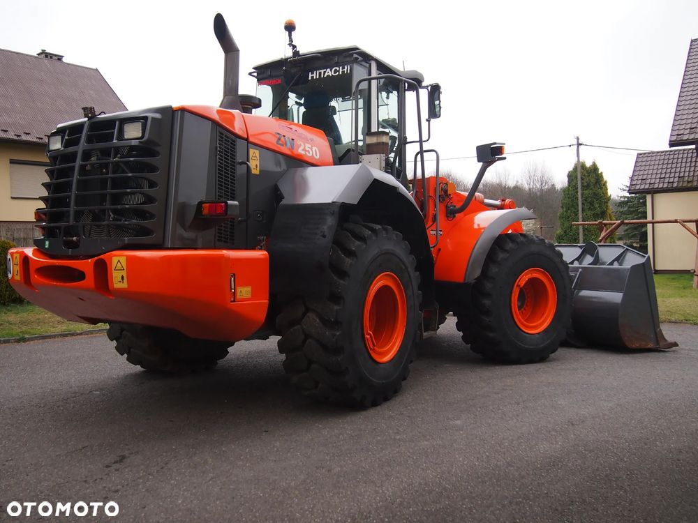 Ładowarka Hitachi ZW250 - 9