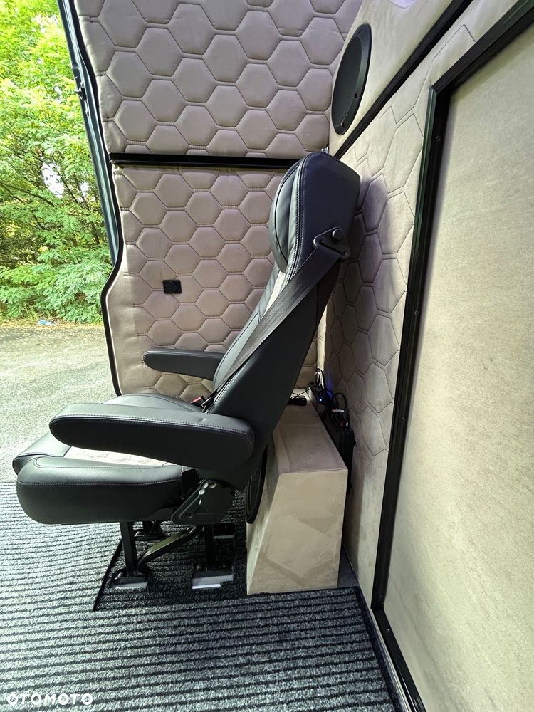 Mercedes-Benz Sprinter Long BASE 9G-Tronic 907.235 - 16