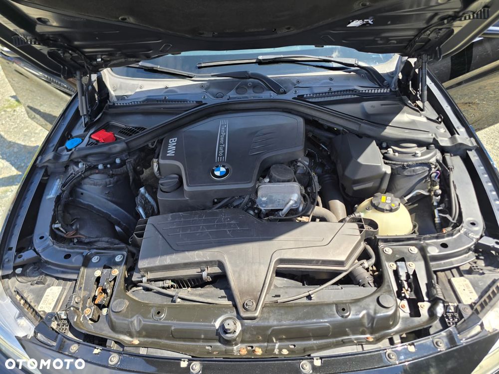 BMW Seria 3 328i xDrive Sport Line - 6