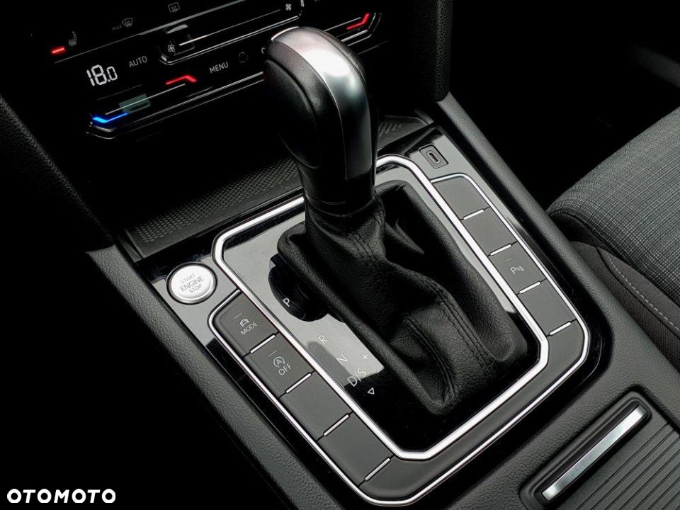 Volkswagen Passat - 28