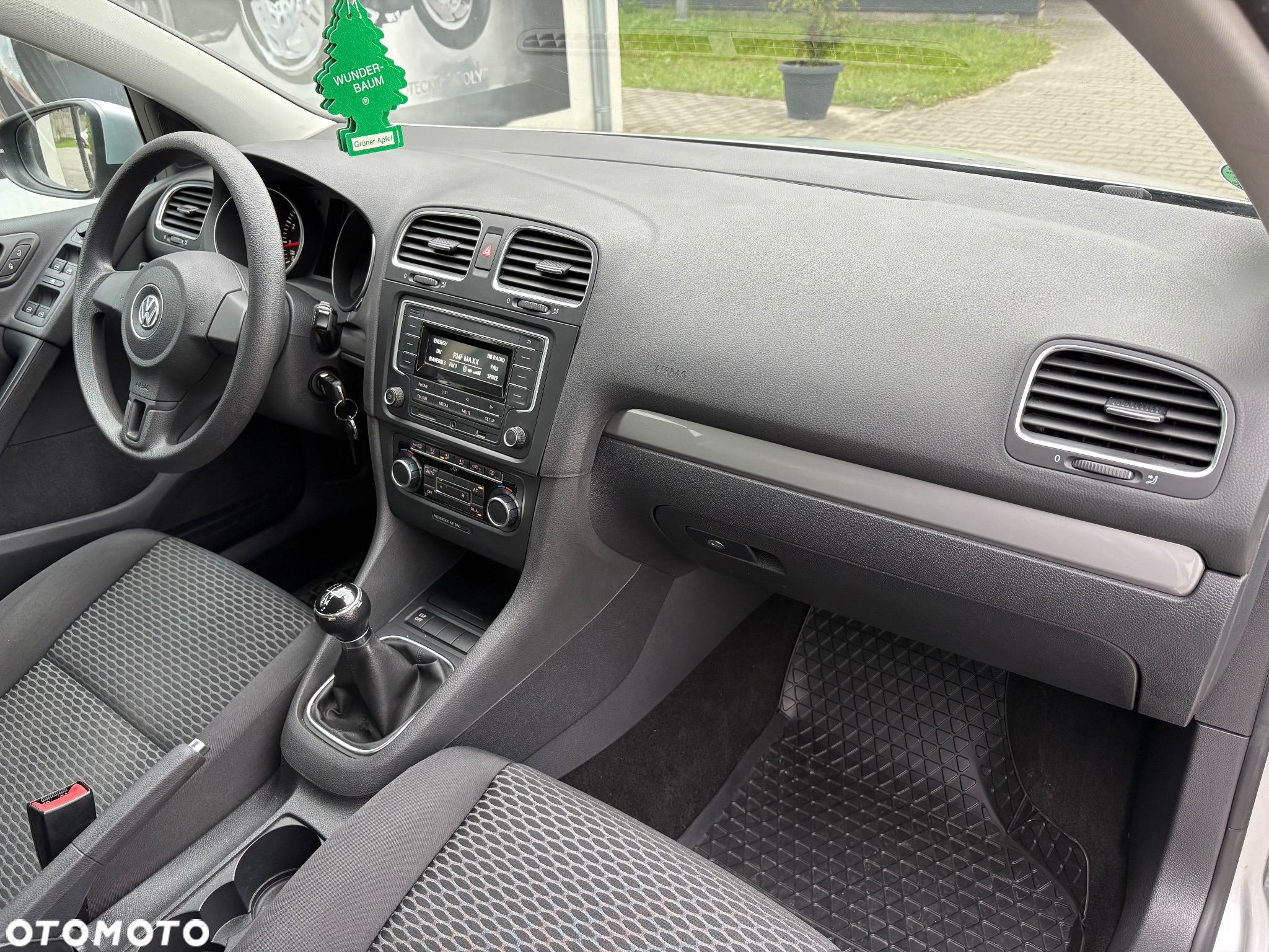 Volkswagen Golf - 10